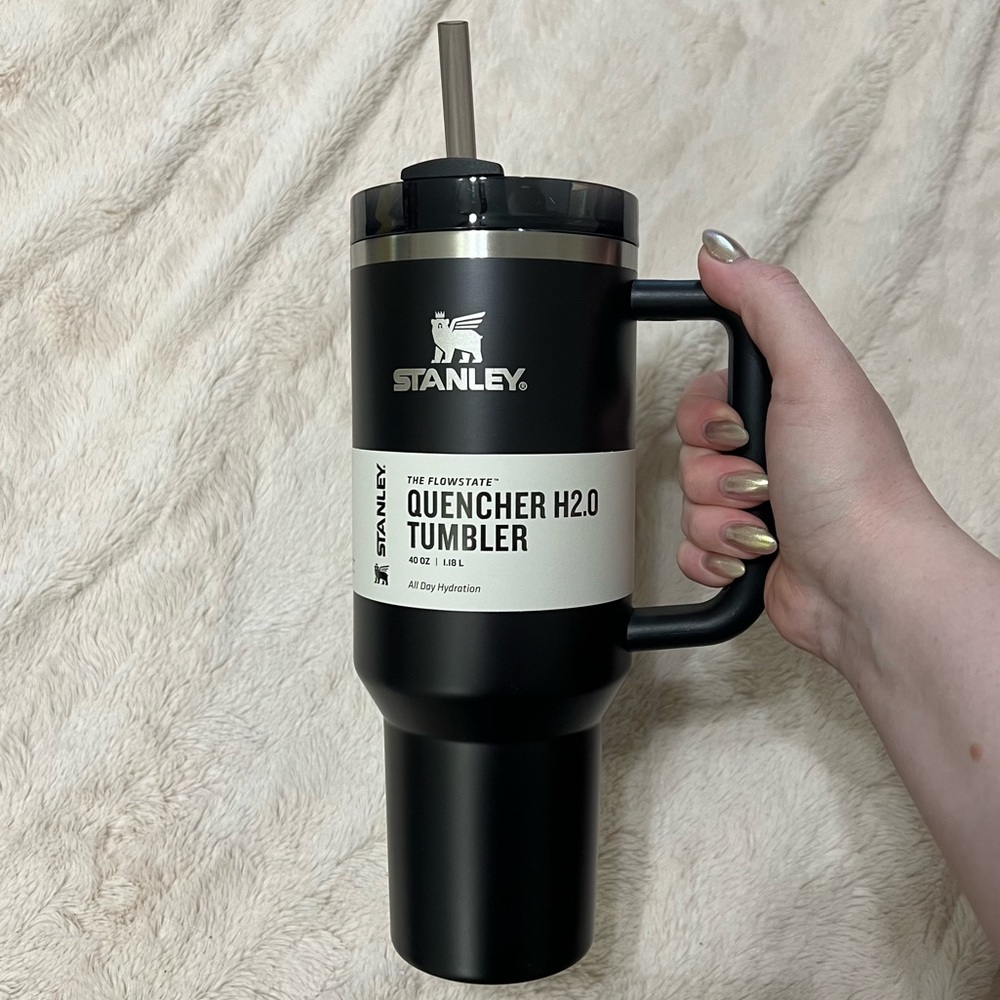 Stanley THE QUENCHER H2.0 FLOWSTATE™ TUMBLER | 40 OZ: Black Glow